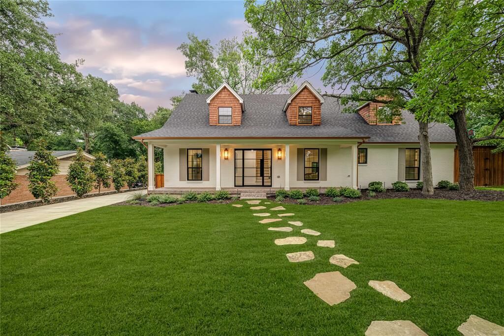 Property Photo: 13756 Danvers Drive TX 75240