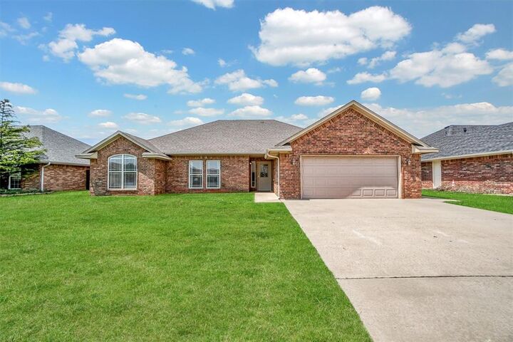 Property Photo: 1809 Foxtail Circle OK 73521