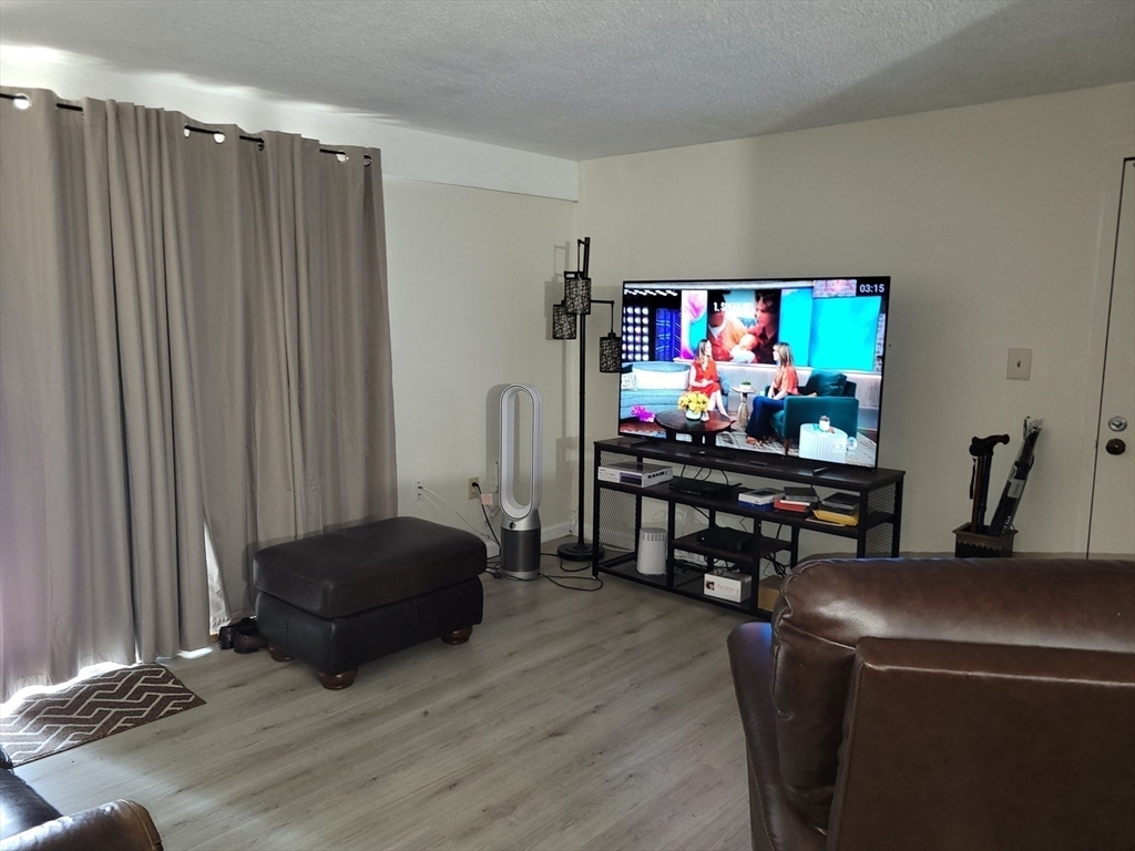 Property Photo: 4 Post Oak Lane 15 MA 01760
