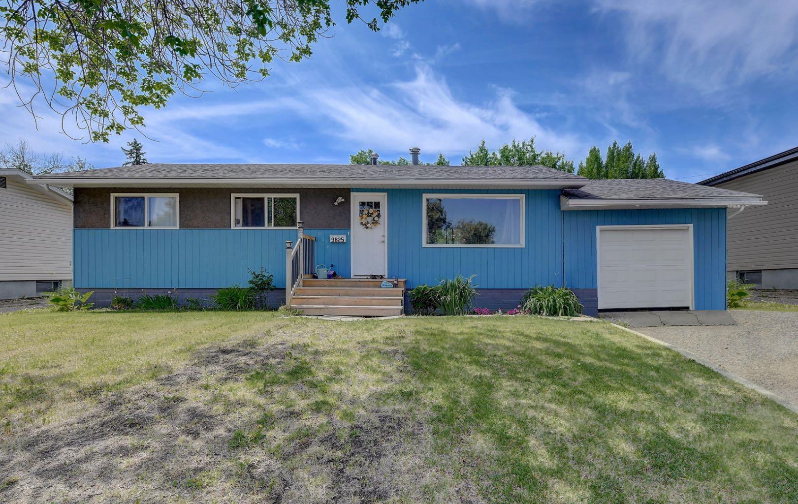 Property Photo: 9825 91 Avenue AB T8V 0G1