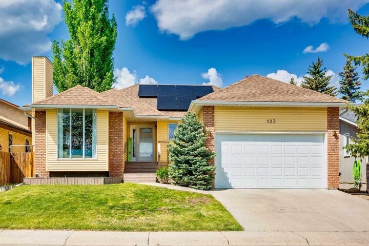 Property Photo:  123 Woodbend Way  AB T1S 1L6 
