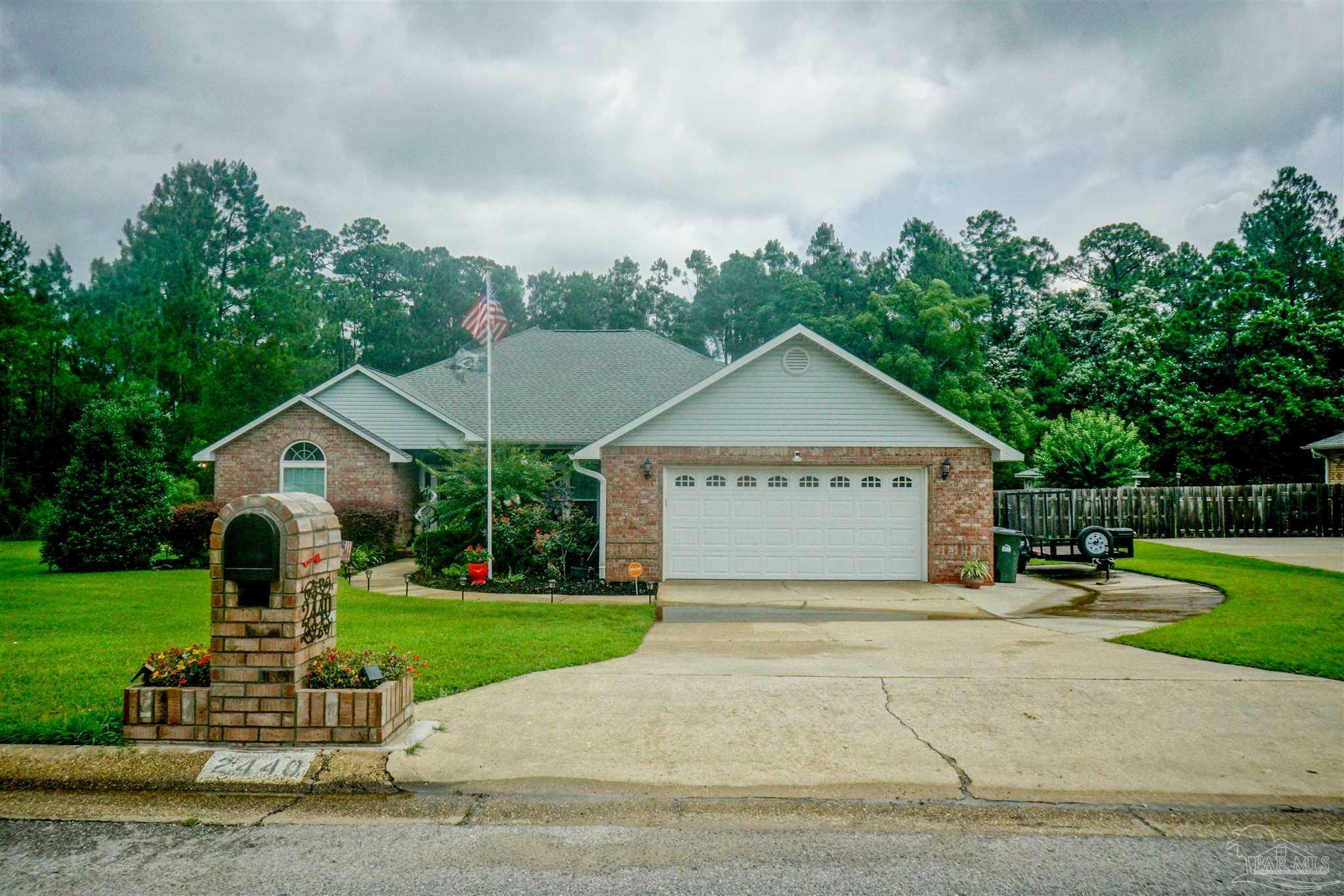 Property Photo: 2440 Sweet Heart Ln FL 32526