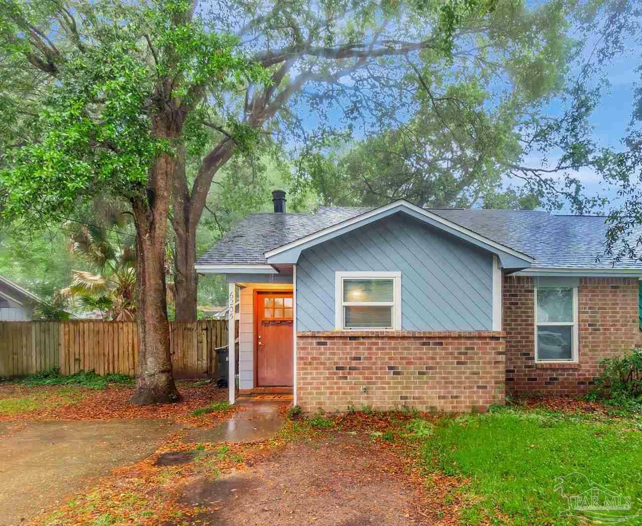Property Photo: 6205 E Forest Pines Dr FL 32526