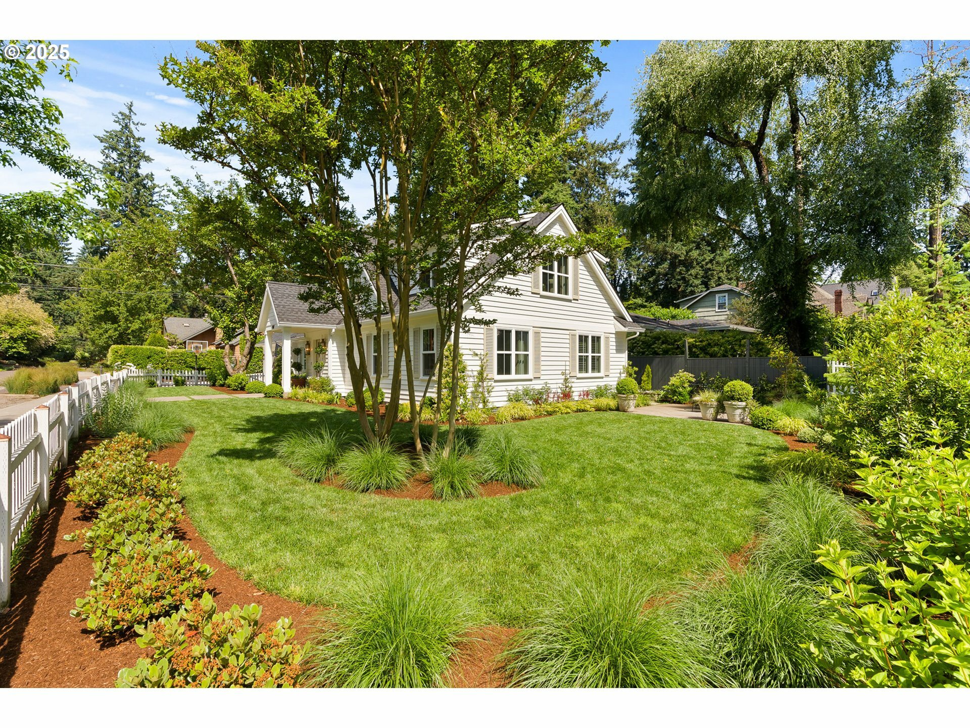 Property Photo: 817 D Ave OR 97034