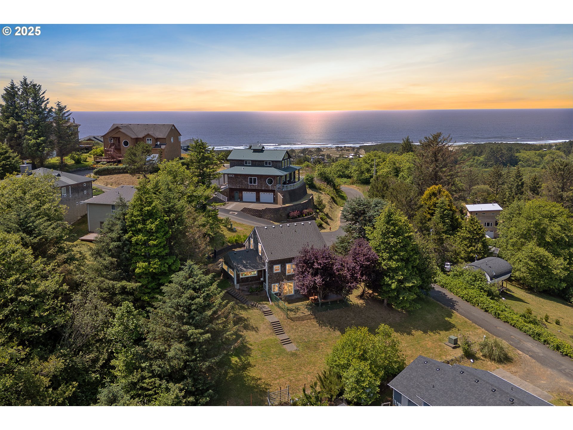 Property Photo: 47165 Hill Crest Dr OR 97149