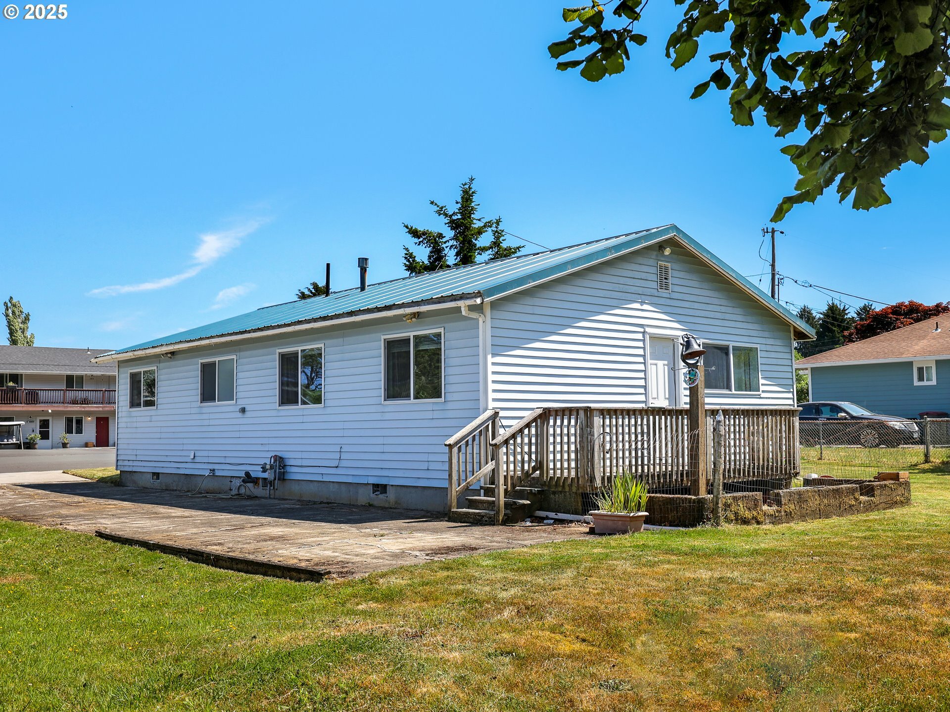 Property Photo: 125 SW Cedar Ave OR 97146