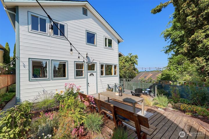 Property Photo: 2433 E Valley Street WA 98112