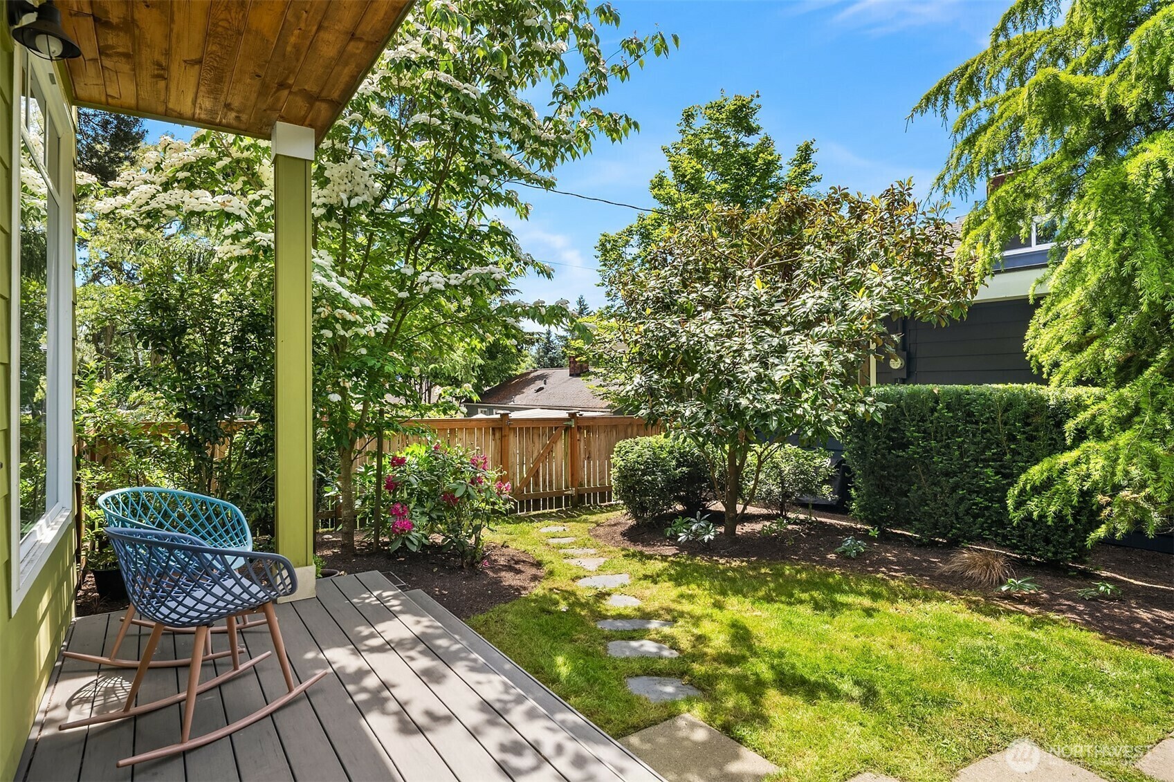 Property Photo: 6032 40th Avenue NE WA 98115