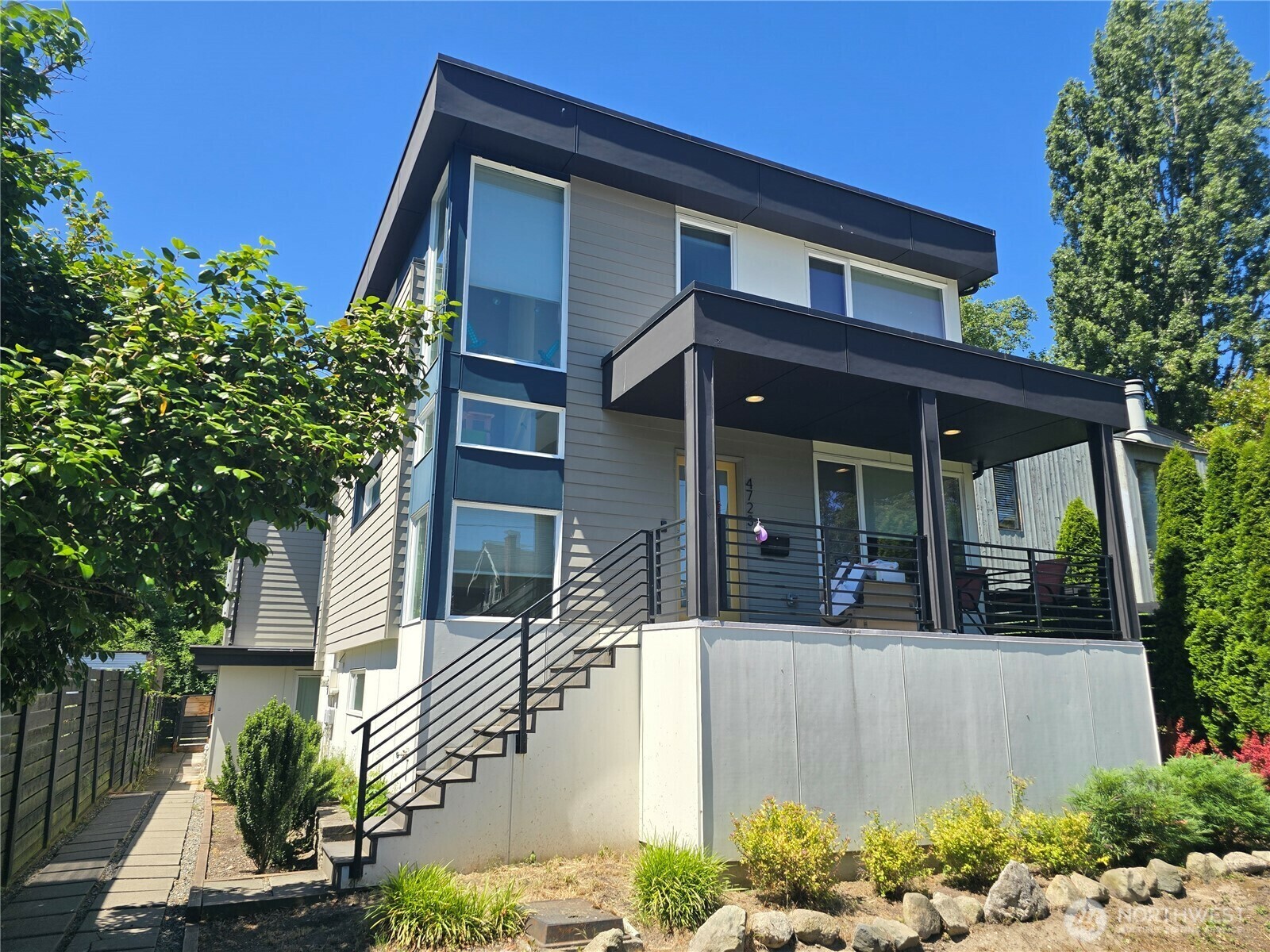 Property Photo: 4723 8th Avenue NE WA 98105