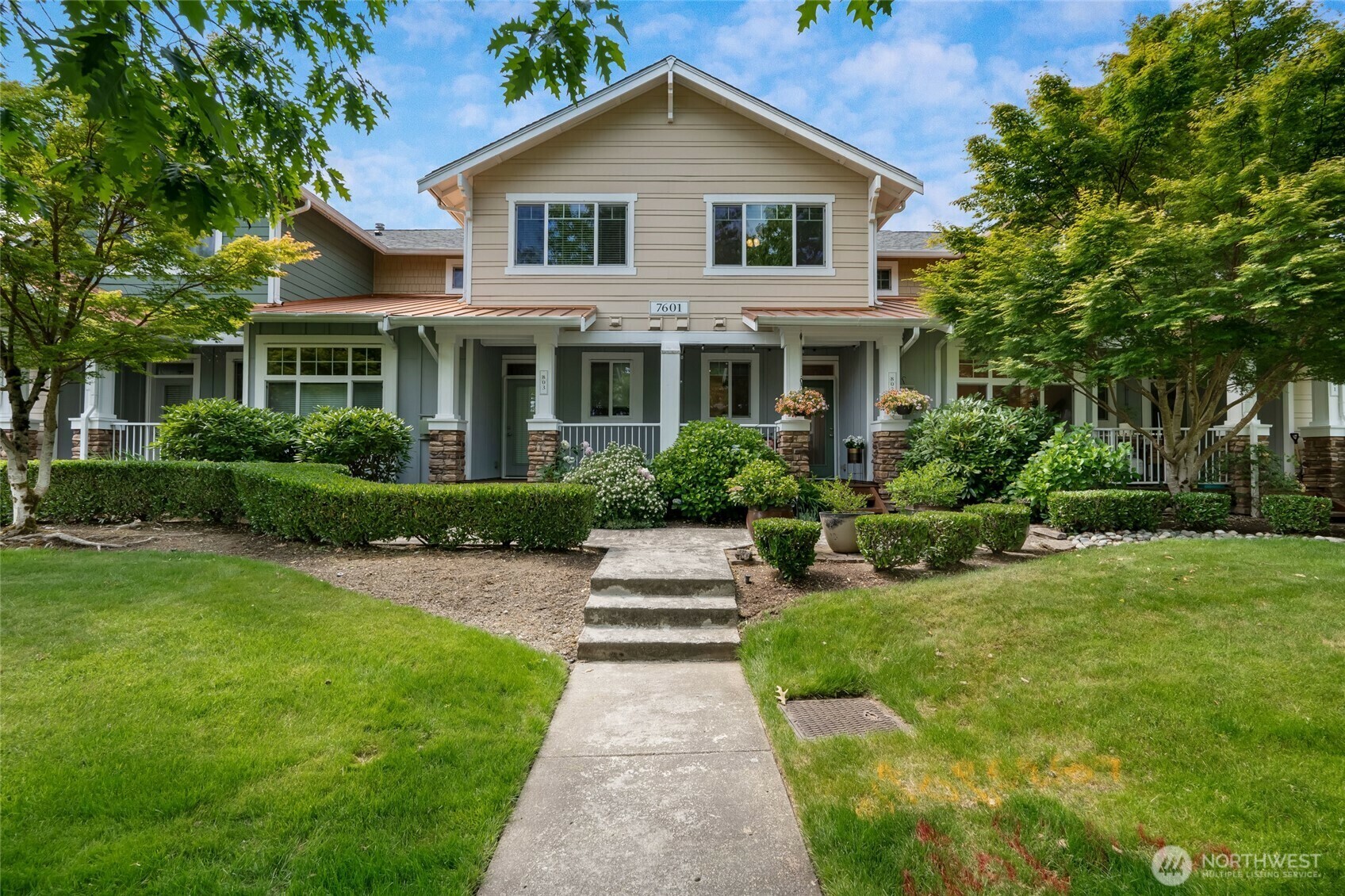 Property Photo:  7601  Fairway Avenue SE 802  WA 98065 