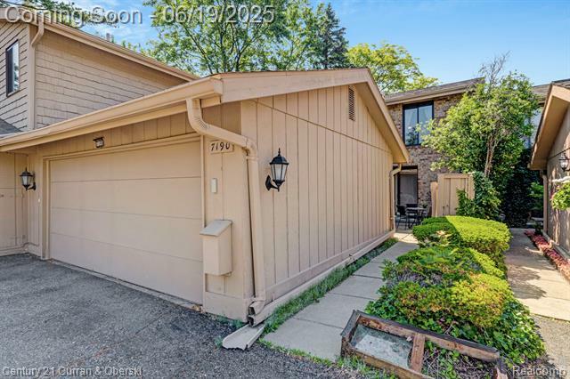 Property Photo: 7190 Pebble Park Drive MI 48322