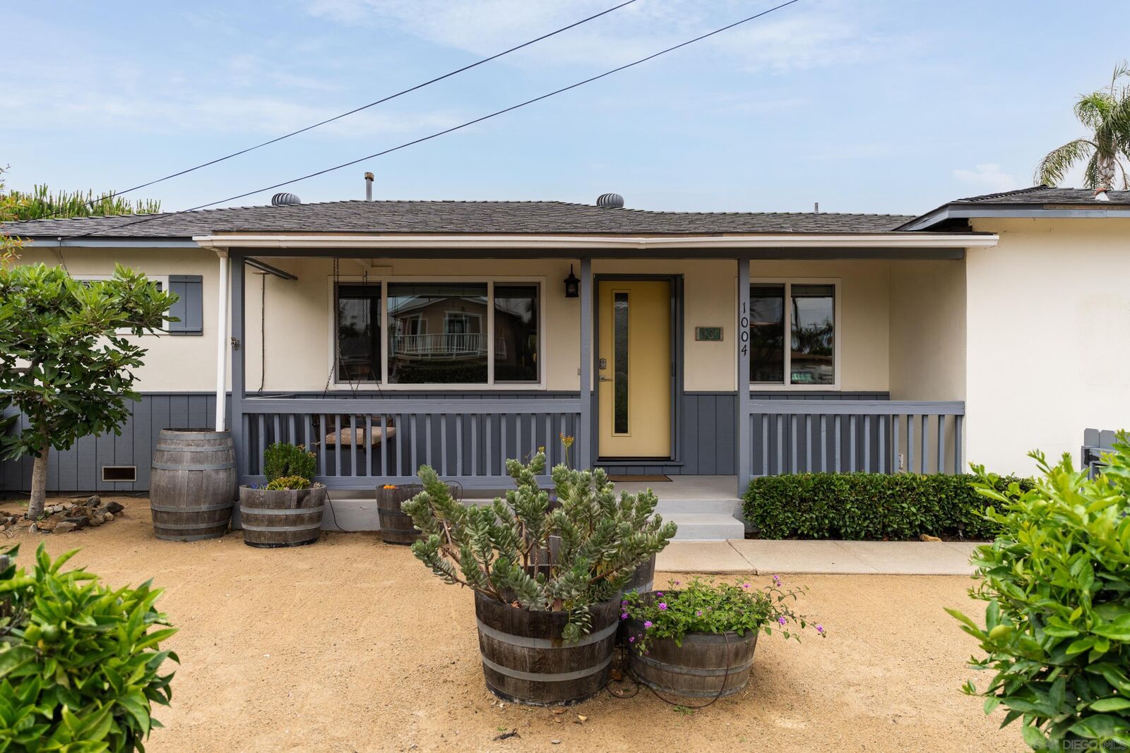 Property Photo:  1004 California St  CA 92054 