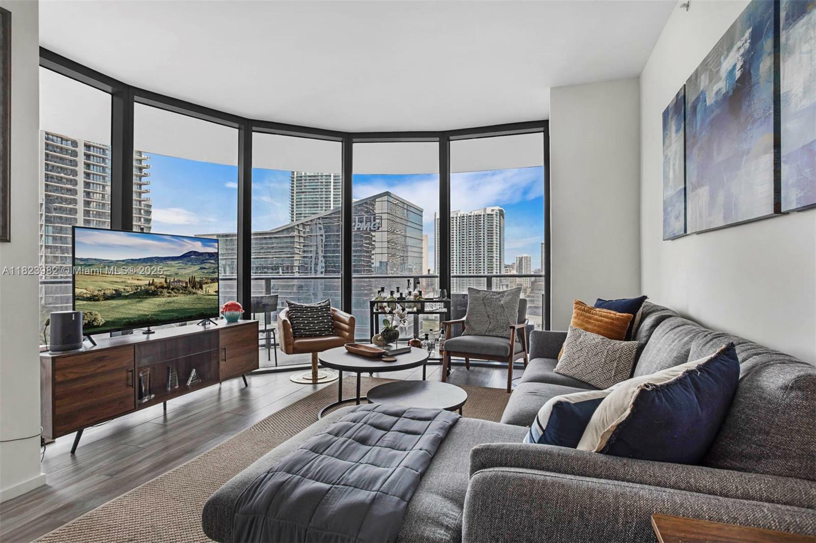 Property Photo: 801 S Miami Ave 1609 FL 33130
