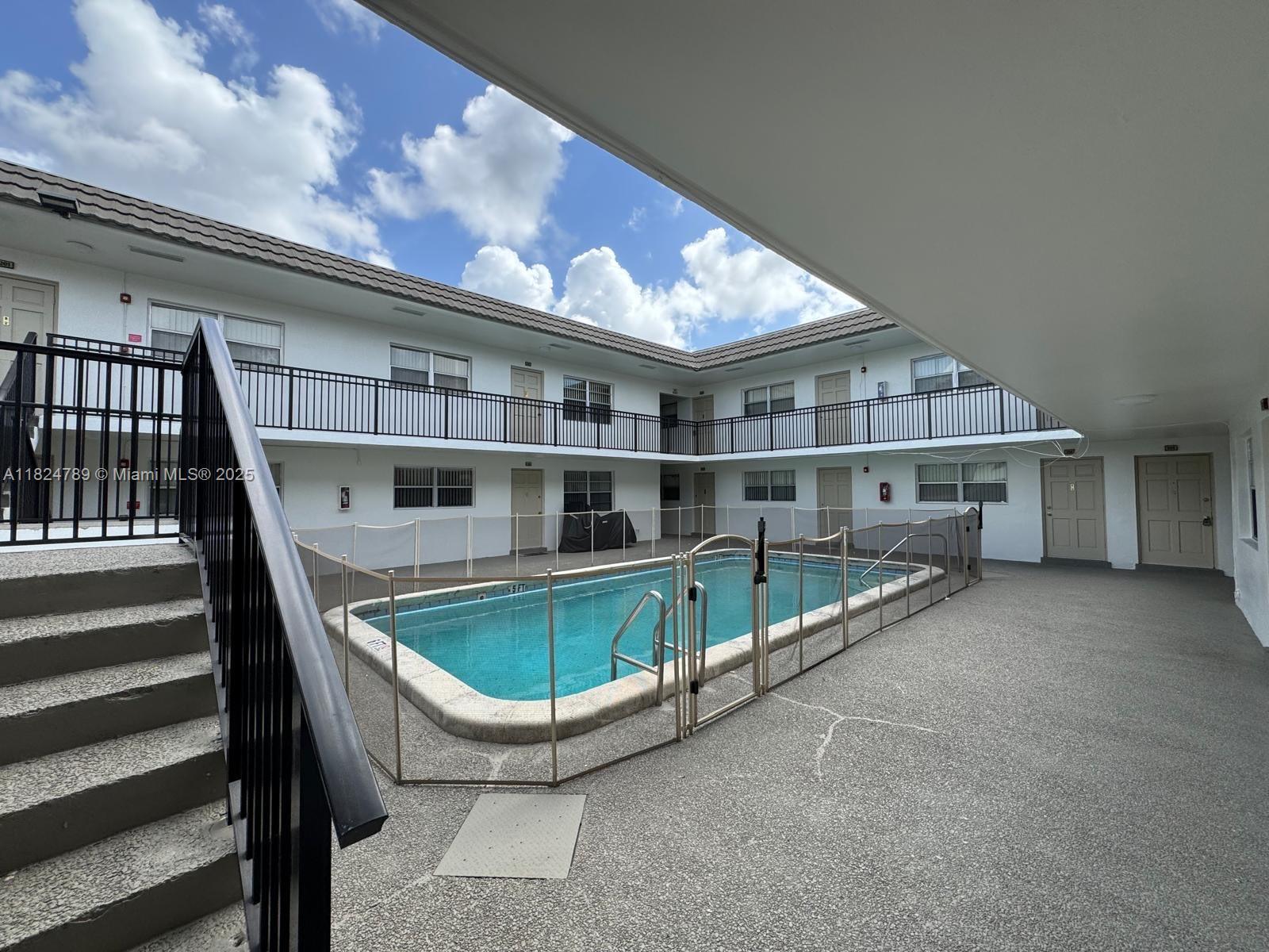 Property Photo: 4933 Hollywood Blvd 105 FL 33021