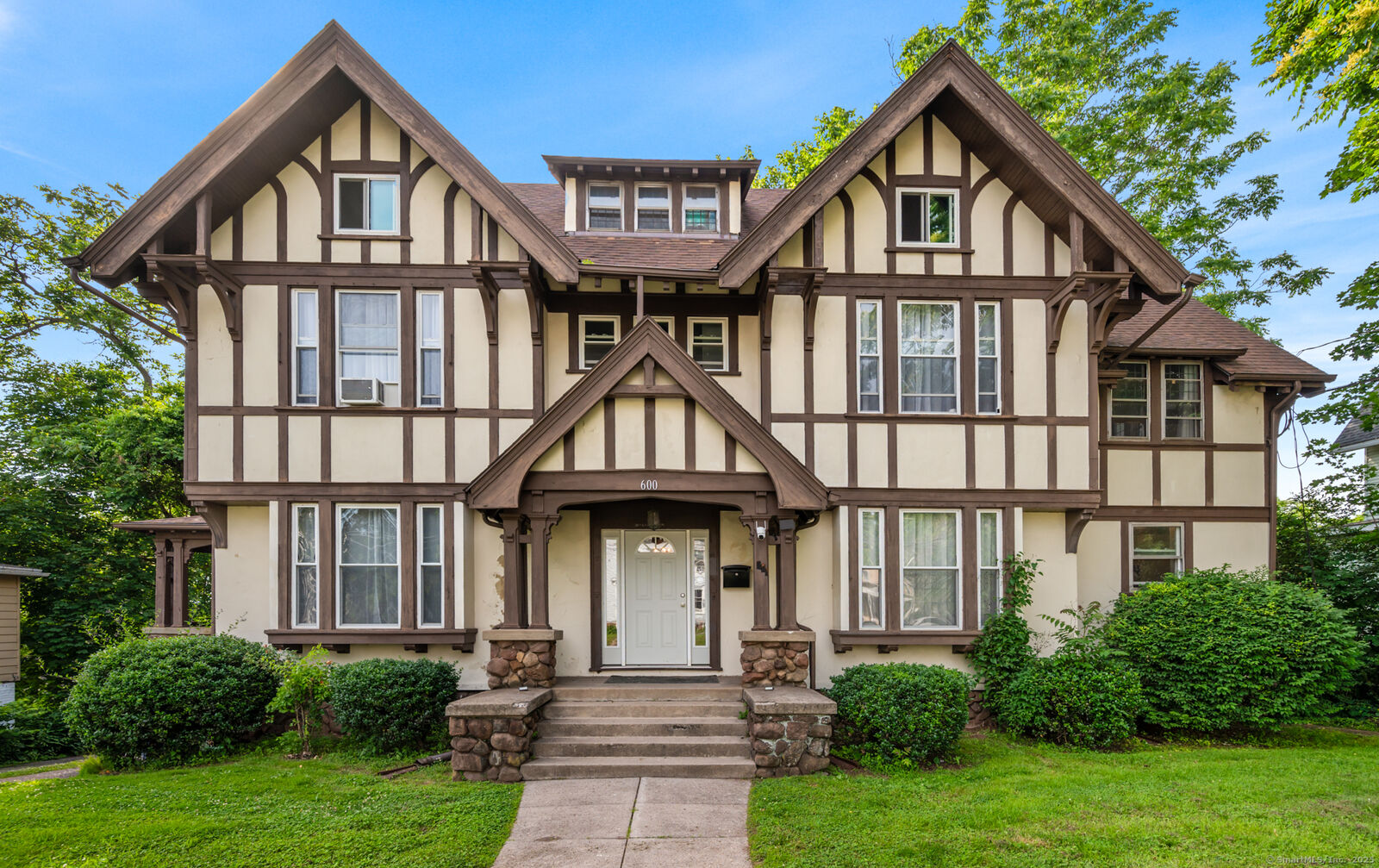 Property Photo: 600 Broad Street CT 06450