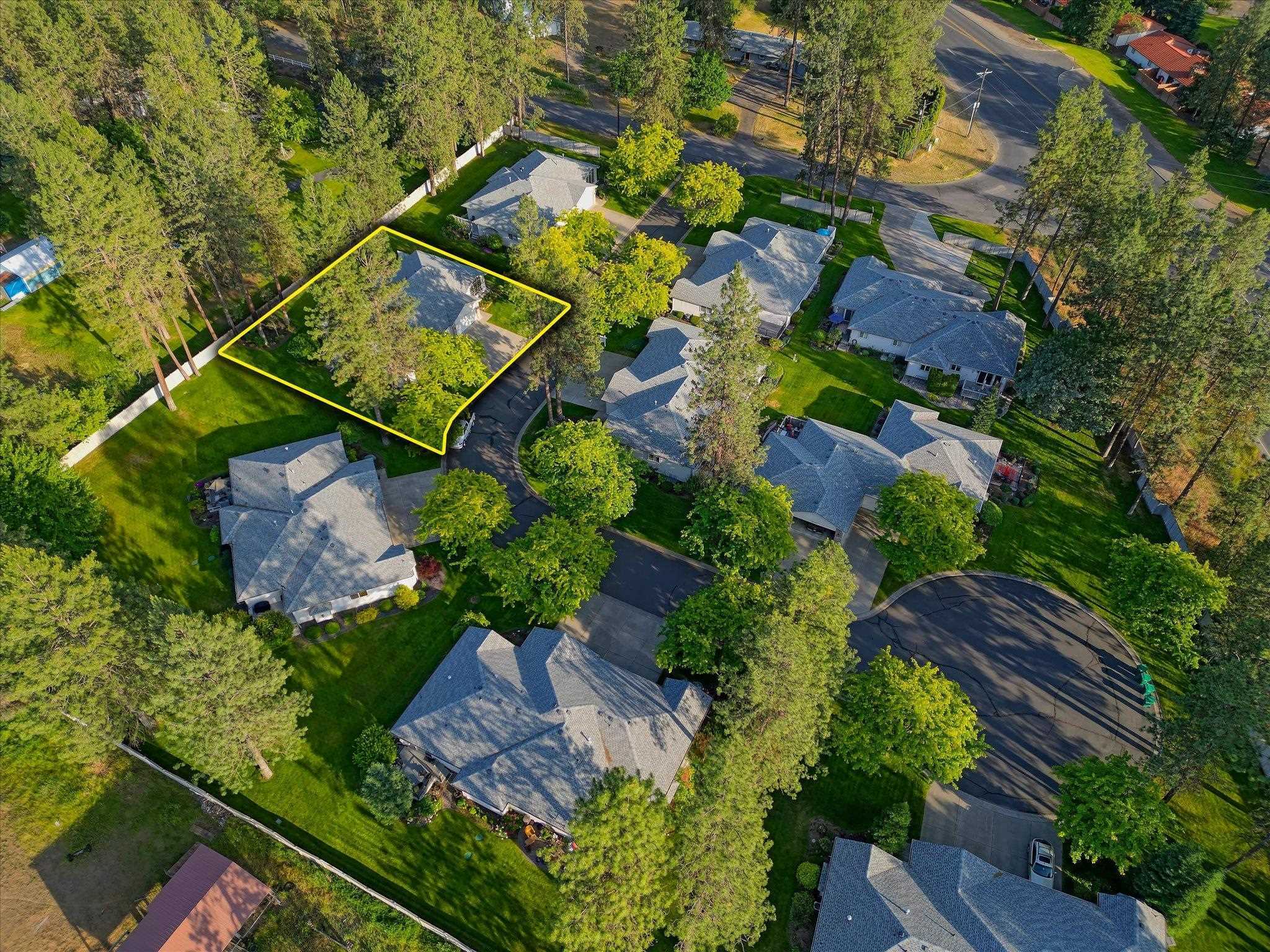 Property Photo: 8410 N Pine Meadows Ln WA 99026
