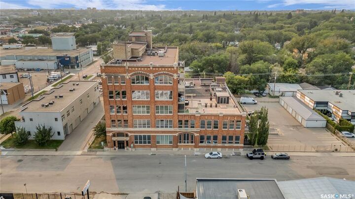 Property Photo: 211 D Avenue N 105 SK S7L 1M7