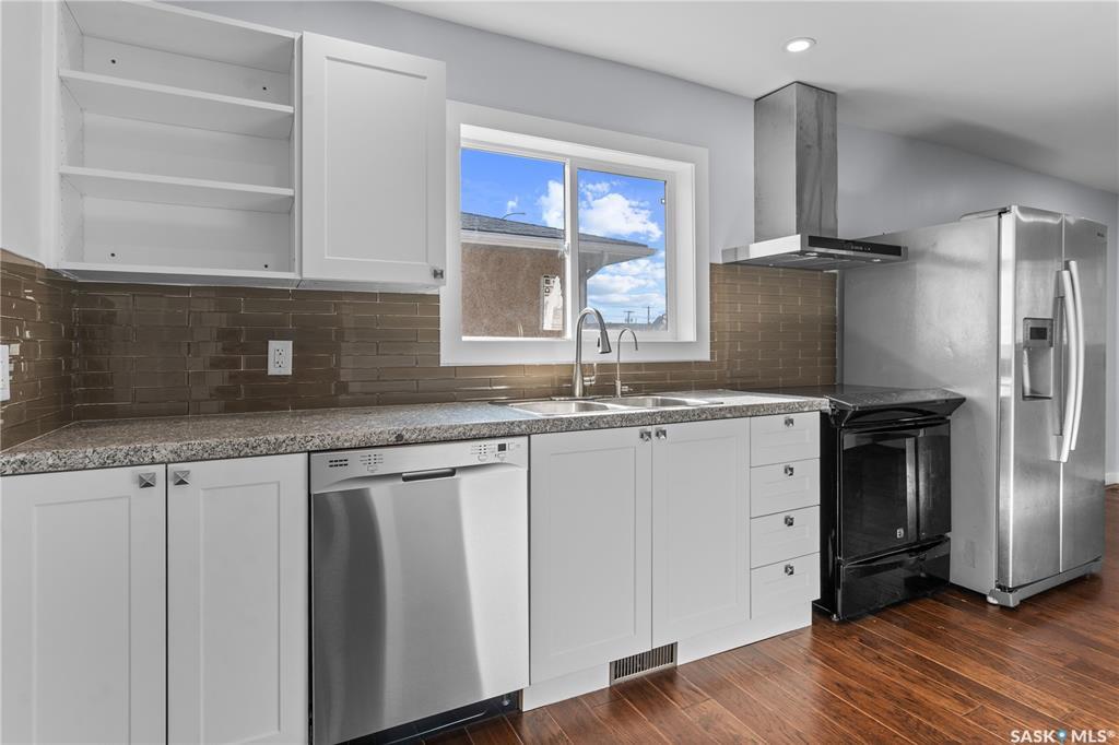 Property Photo: 917 Dewdney Avenue E SK S4N 0C7