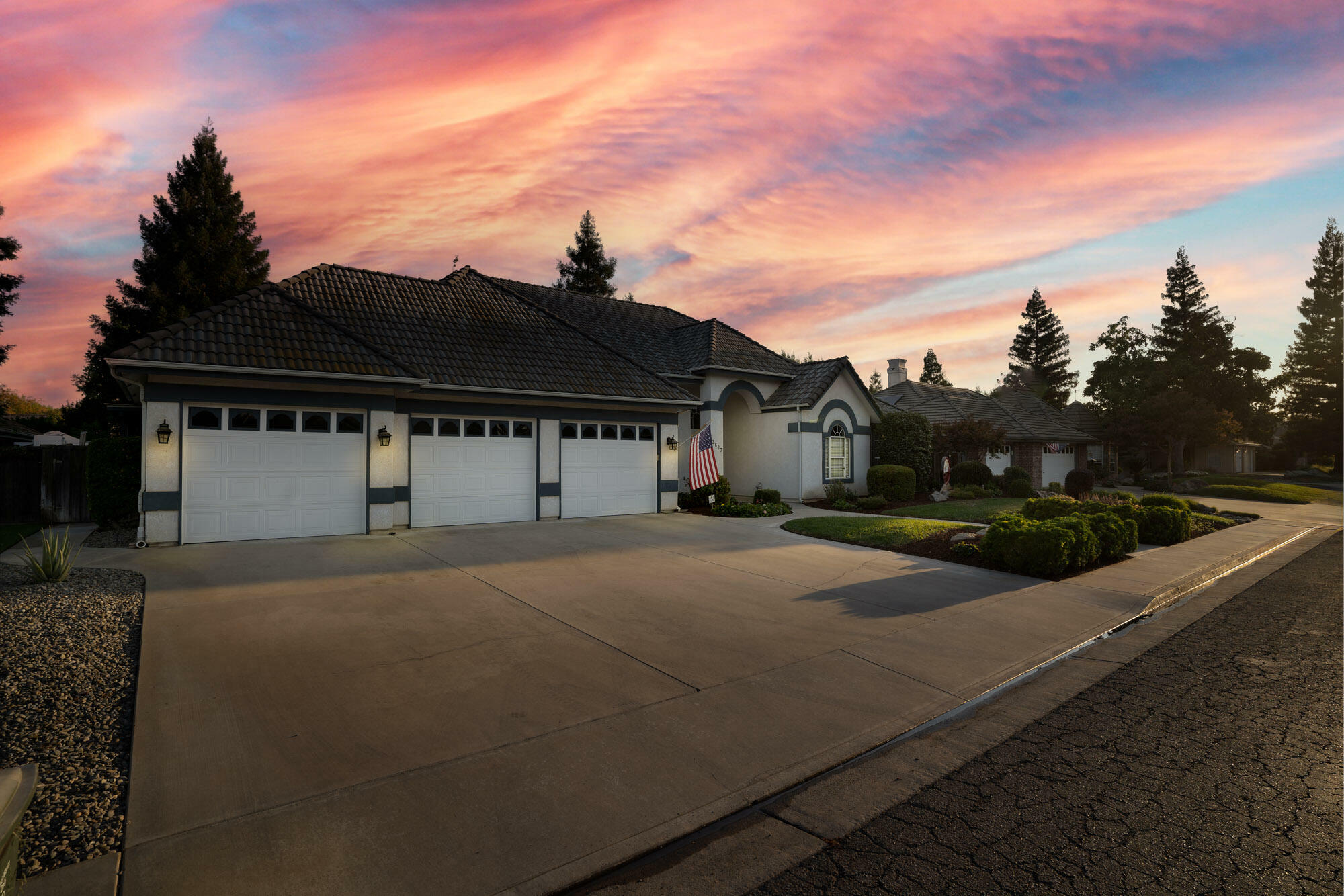 Property Photo: 2637 E Laura Court CA 93292