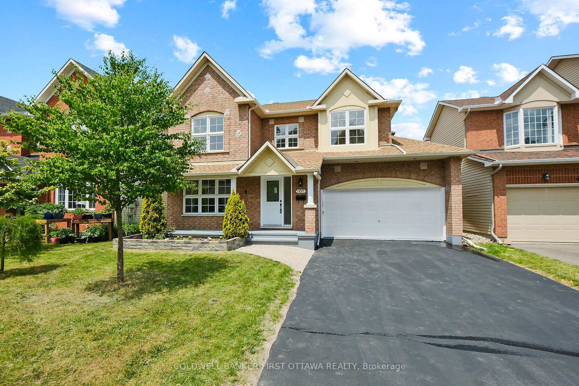 Photo de la propriété: 107 Columbia Avenue ON K1V 1Z3