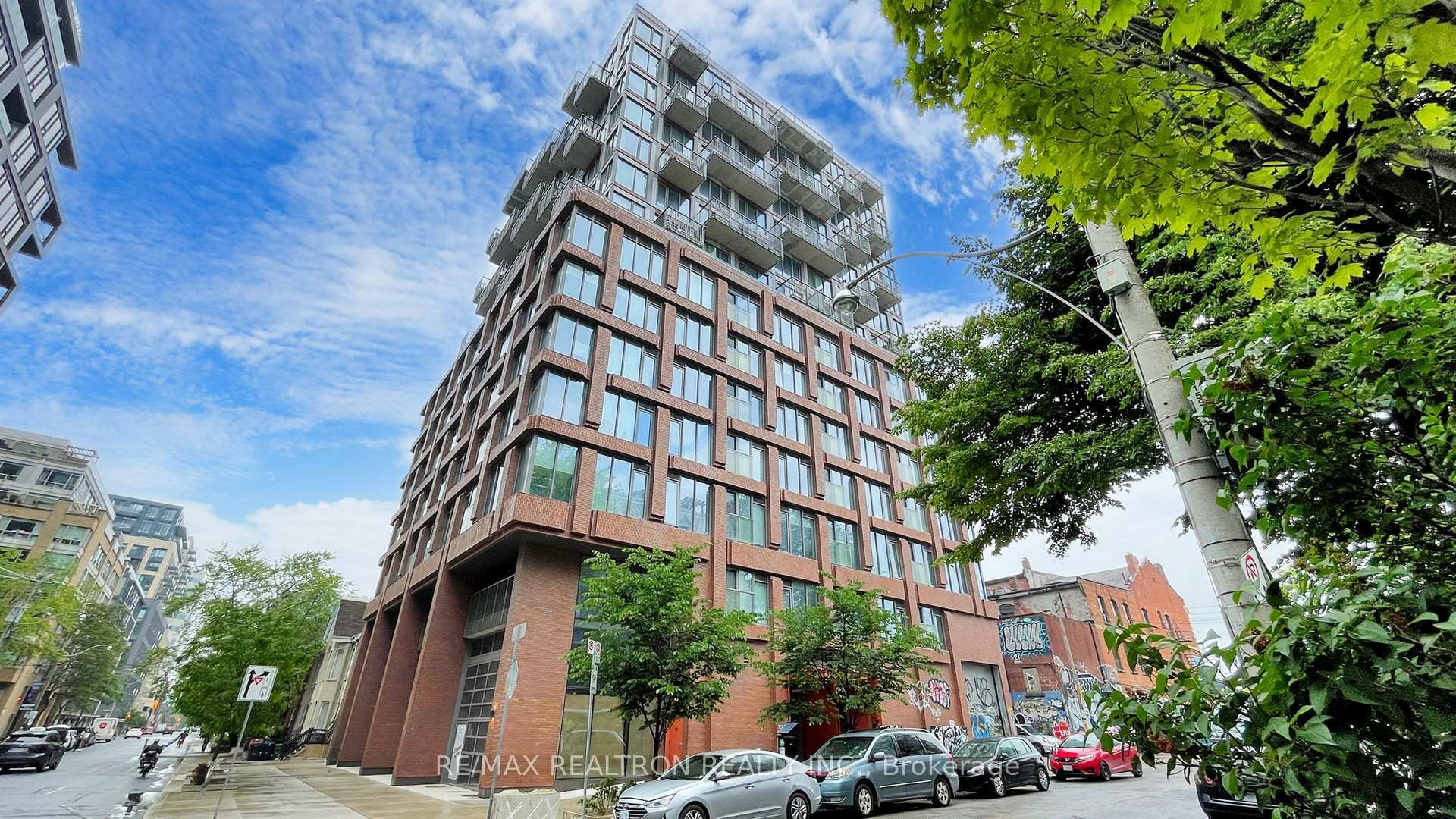 Property Photo: 2 Augusta Avenue 604 ON M5V 0T3