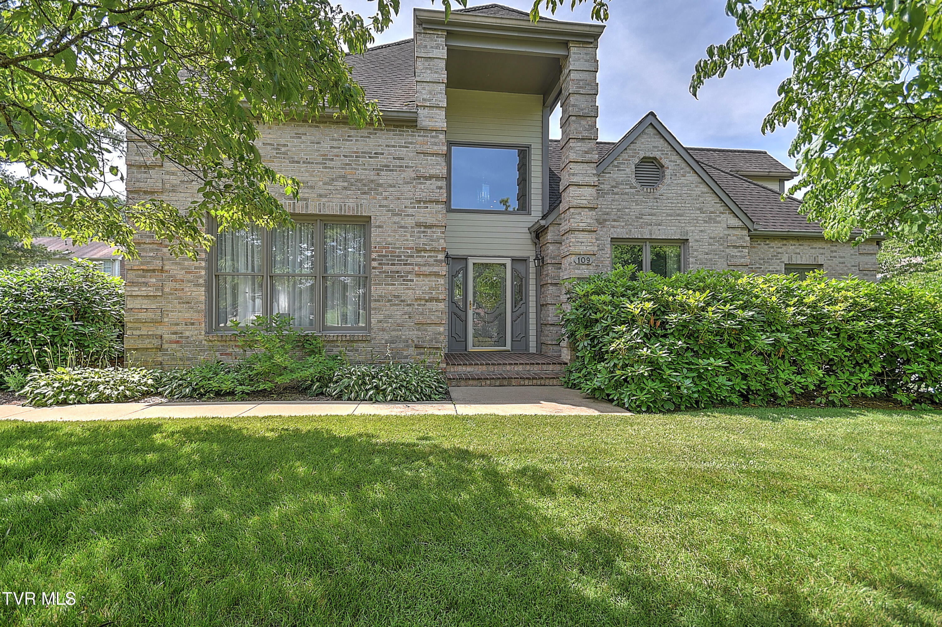 Property Photo: 109 Woodbriar Drive TN 37604