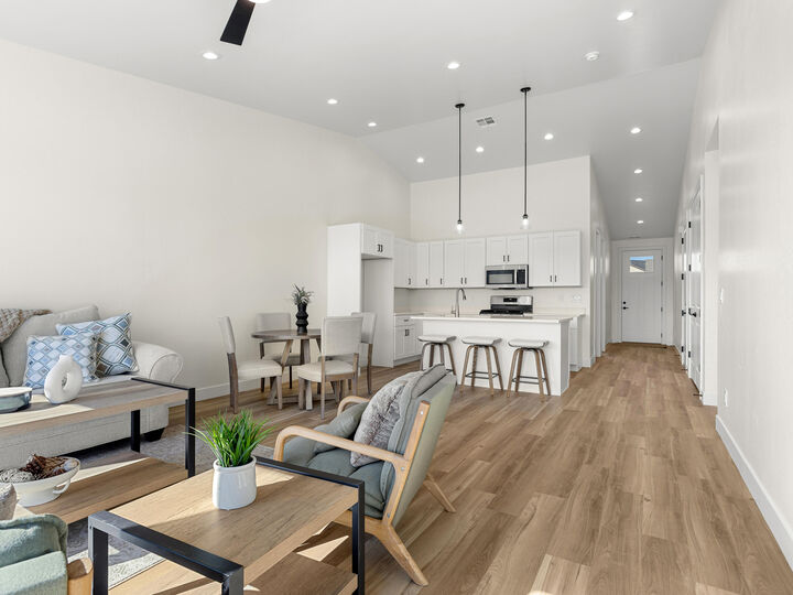 Property Photo:  2040 W 320 S  UT 84737 