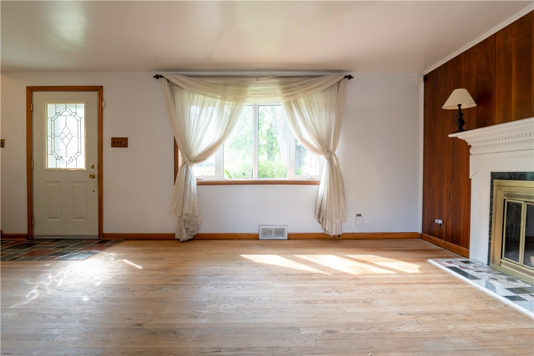 Property Photo: 2429 Rose Garden Rd PA 15220