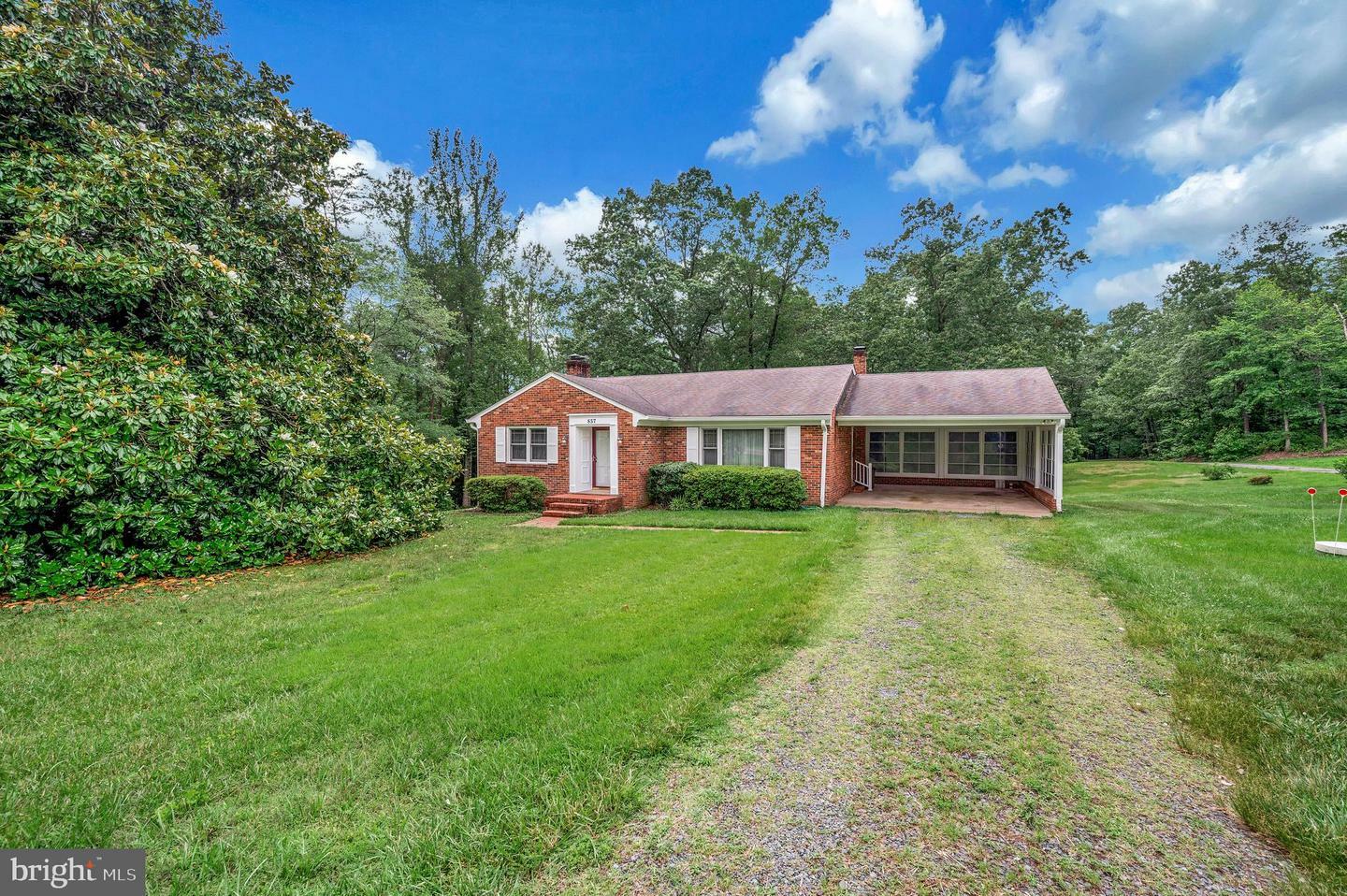 Property Photo: 857 Mountain View Road VA 22406