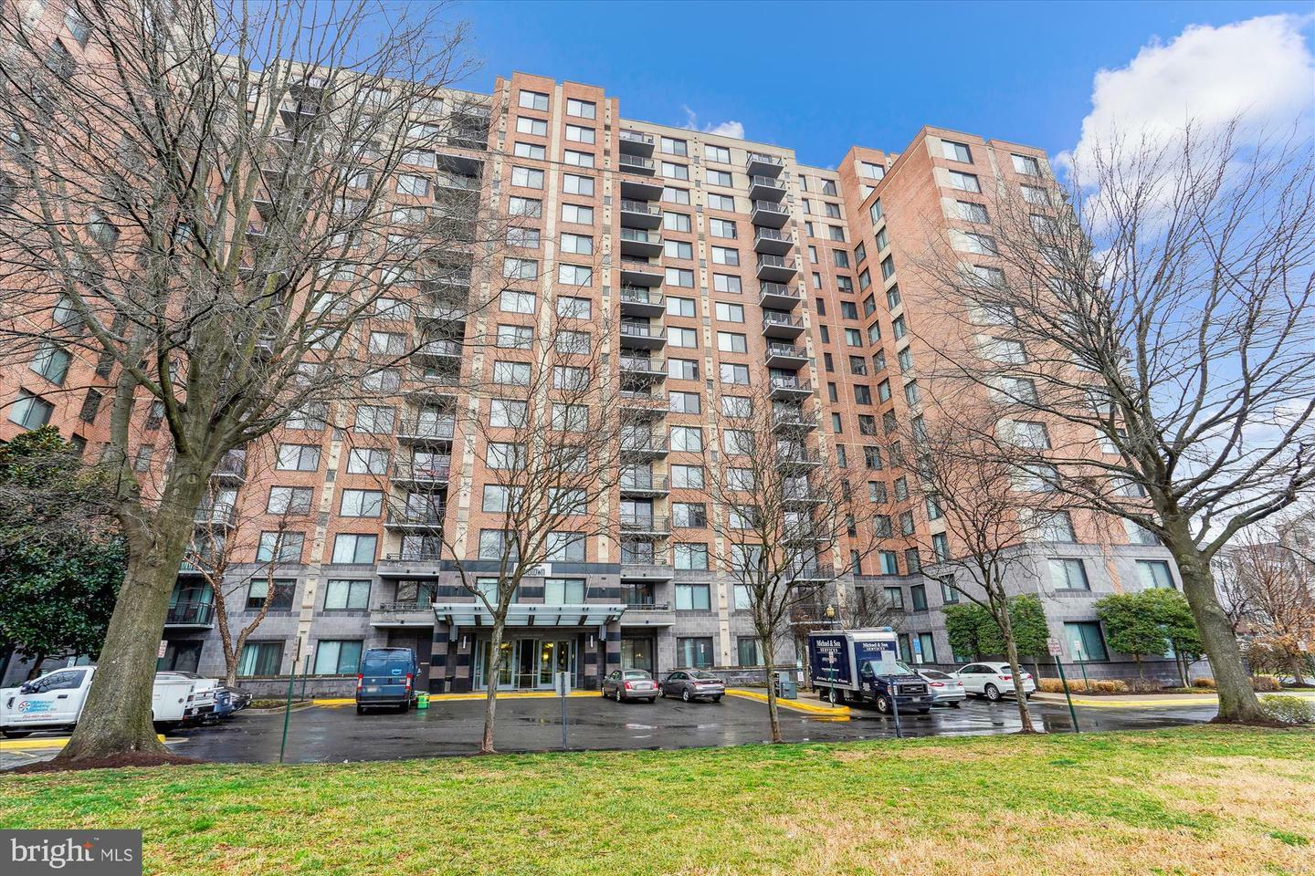 Property Photo: 2451 Midtown Avenue 1323 VA 22303