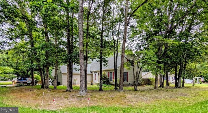 Property Photo:  2 Oakwood Ct.  DE 19958 