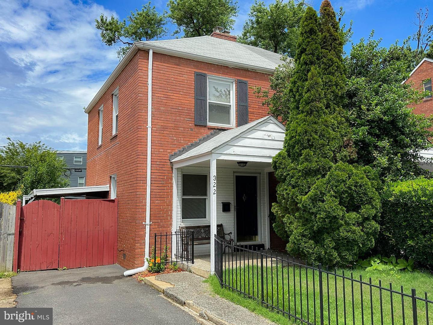 Property Photo: 322 S Veitch Street VA 22204