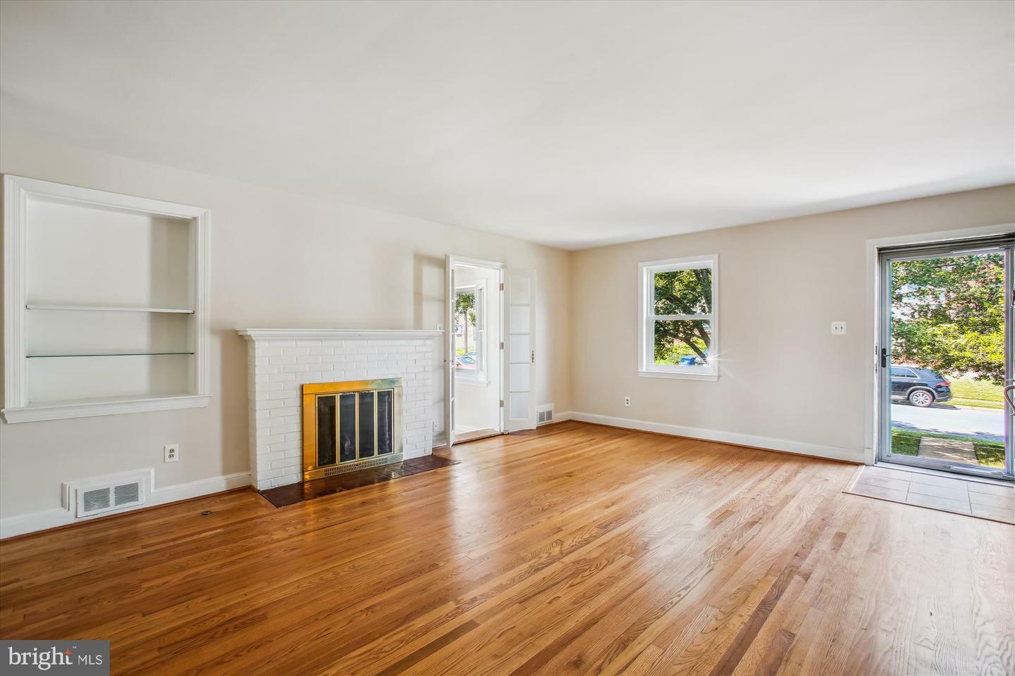 Property Photo: 5909 Frederick Street VA 22150