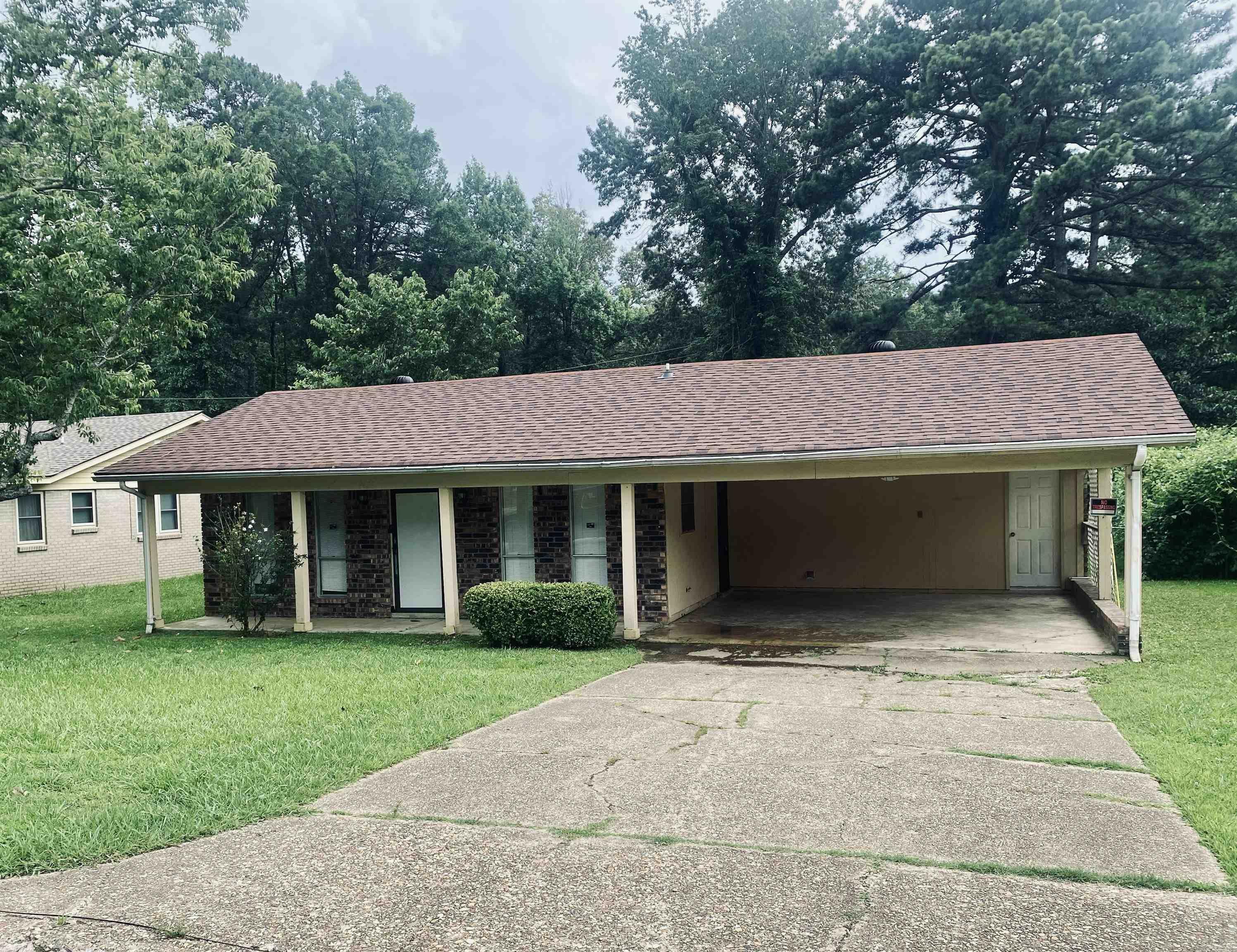 Property Photo: 9425 Labette Dr AR 72205