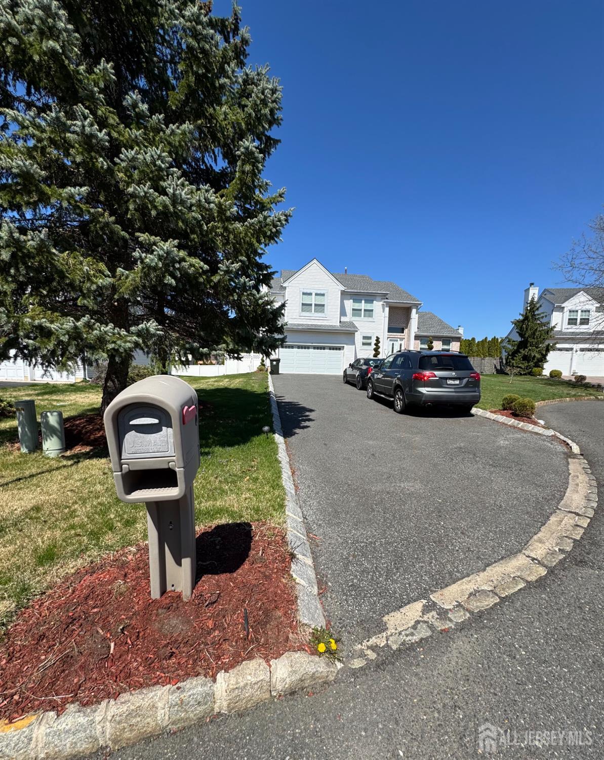 Property Photo:  8 Woodmere Court  NJ 08857 