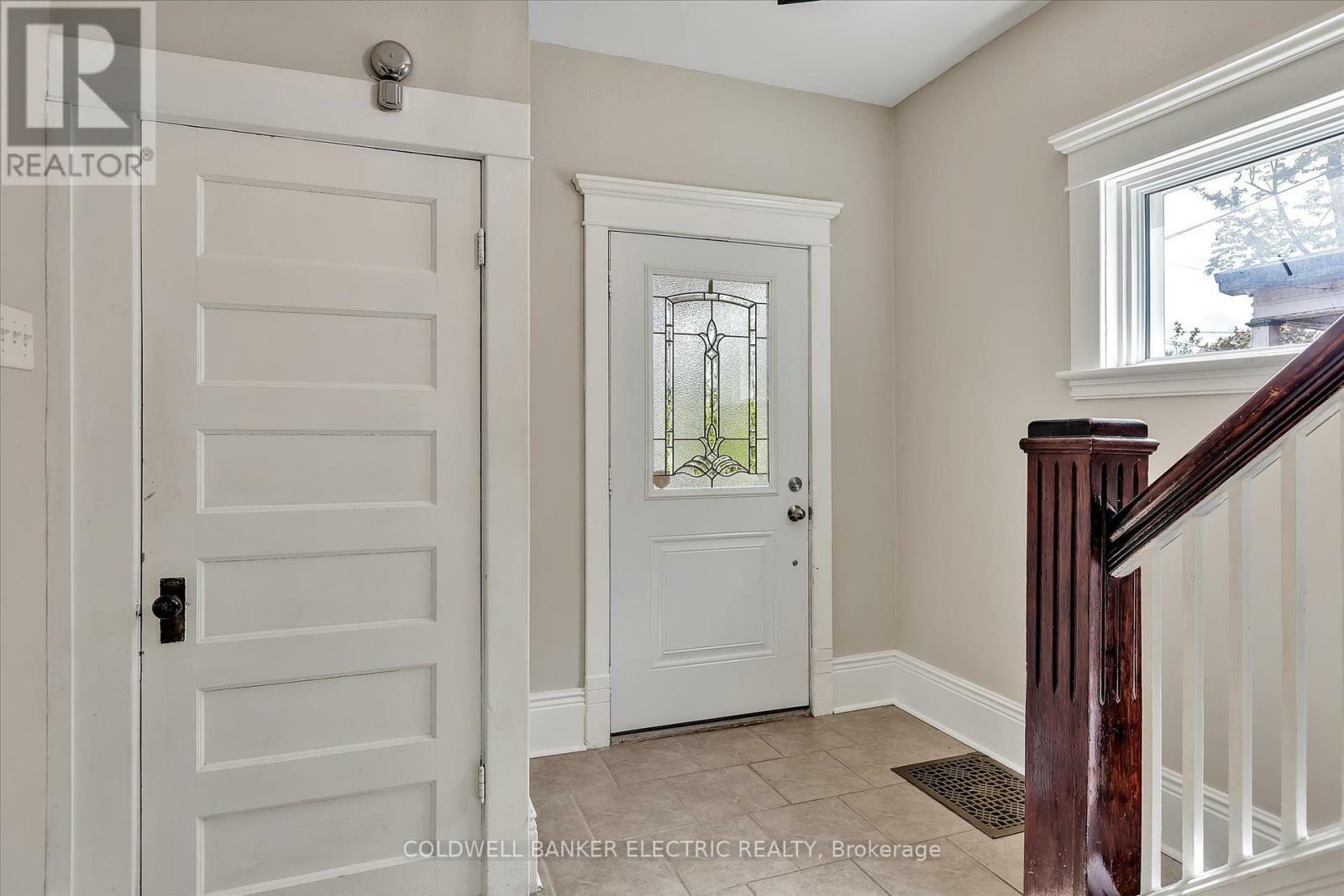 Photo de la propriété:  202 Braidwood Avenue  ON K9J 1V1 