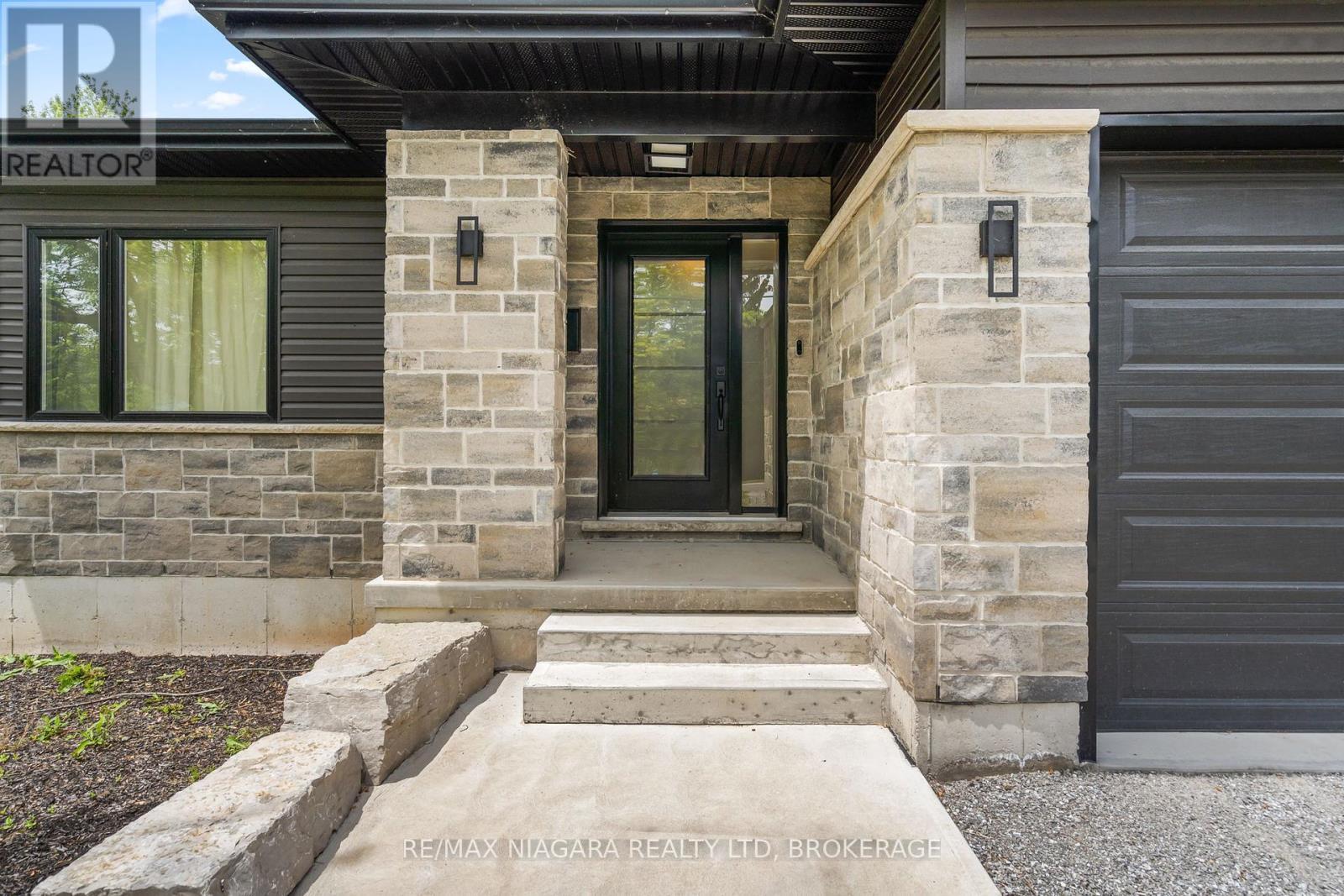 Property Photo: 735 Crescent Street ON L2A 4R6