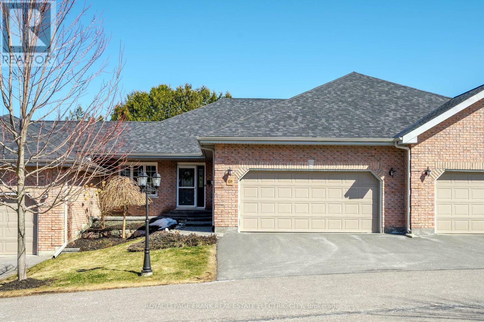 Property Photo: 1742 Ravenwood Drive 104 ON K9J 6N4