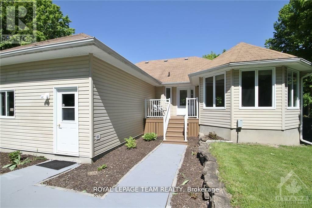 Property Photo: 988 River Road ON K0G 1J0