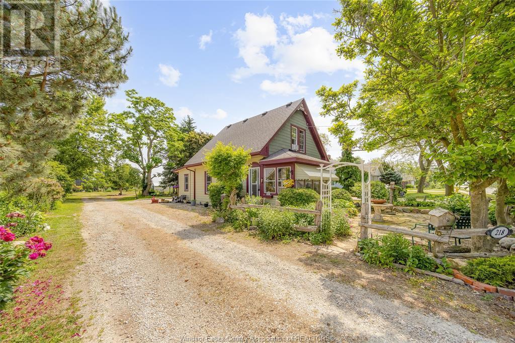 Property Photo: 218 Erie Street South ON N0P 1W0