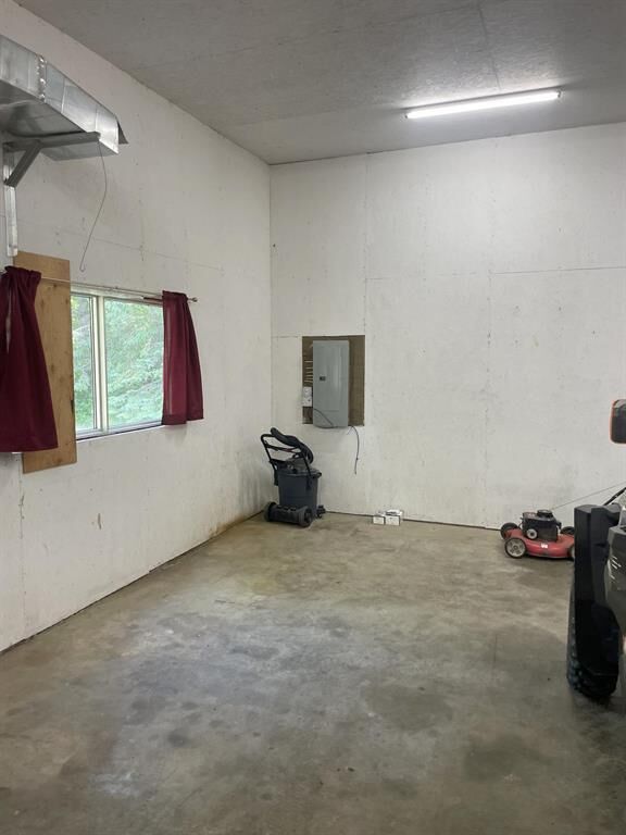Property Photo:  75 Diamond Drive  MB R1N 3A1 