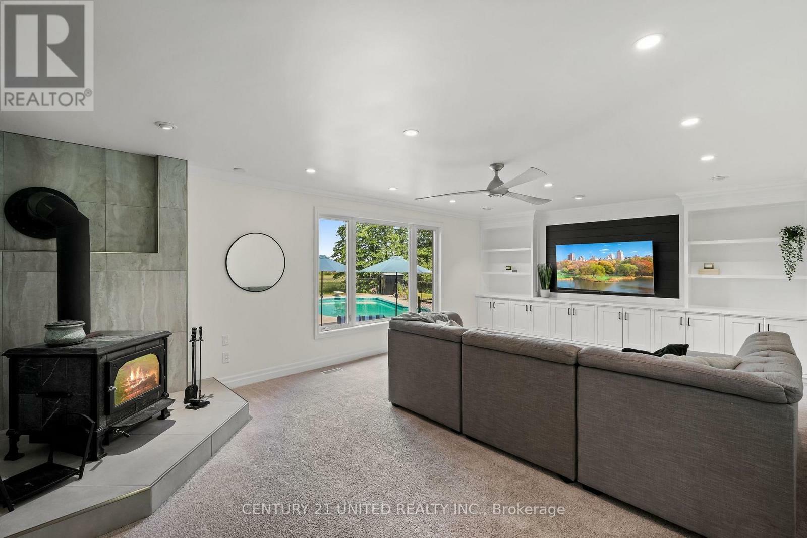 Property Photo: 748 Rothesay Avenue ON K9J 6X4