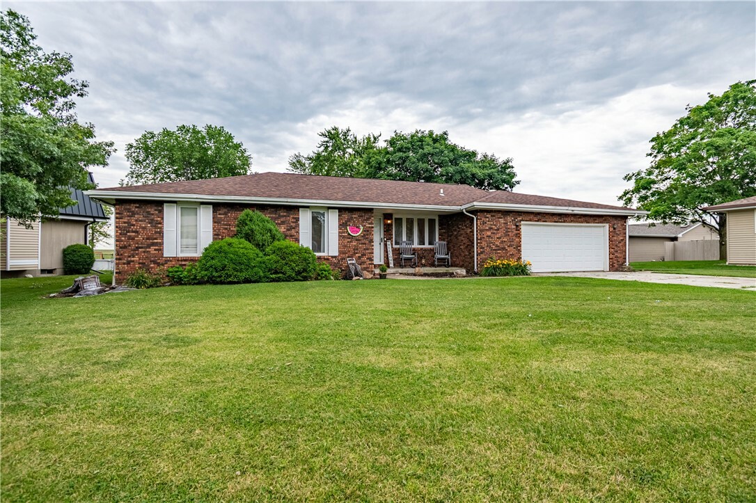 685 E Main Street  Warrensburg IL 62573 photo