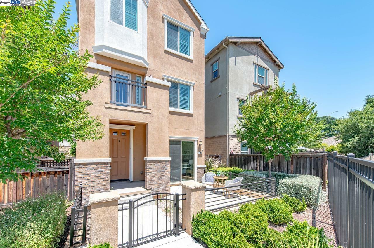 Property Photo: 3007 Worthing Cmn CA 94550