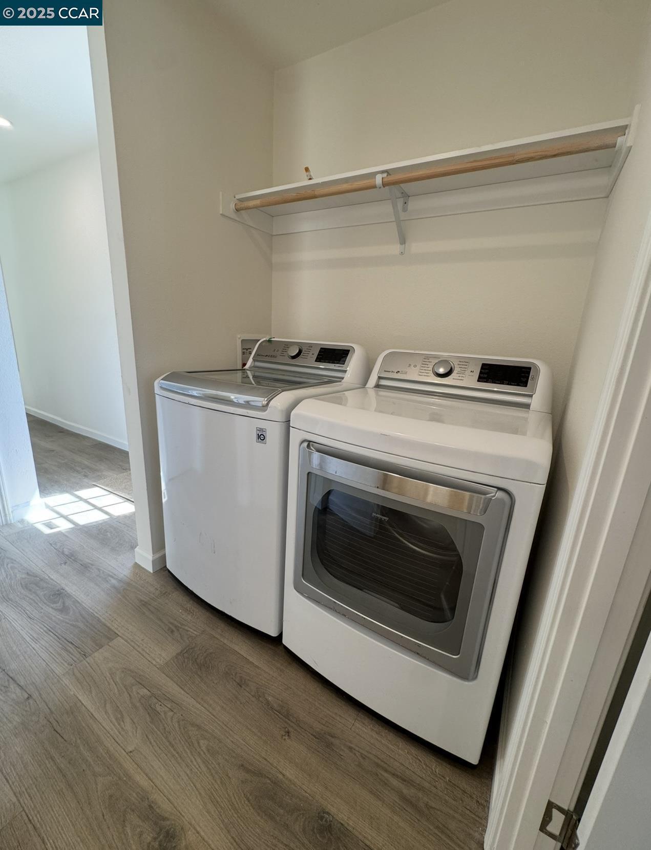 Property Photo: 414 N School St CA 95240