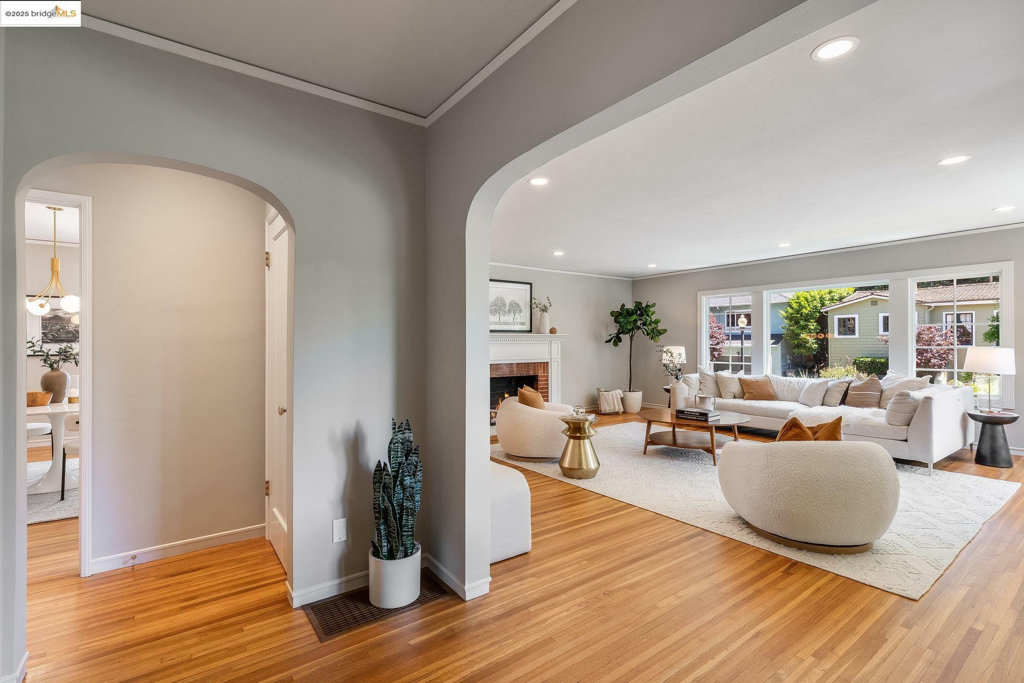 Property Photo: 2 Humphrey Place CA 94610