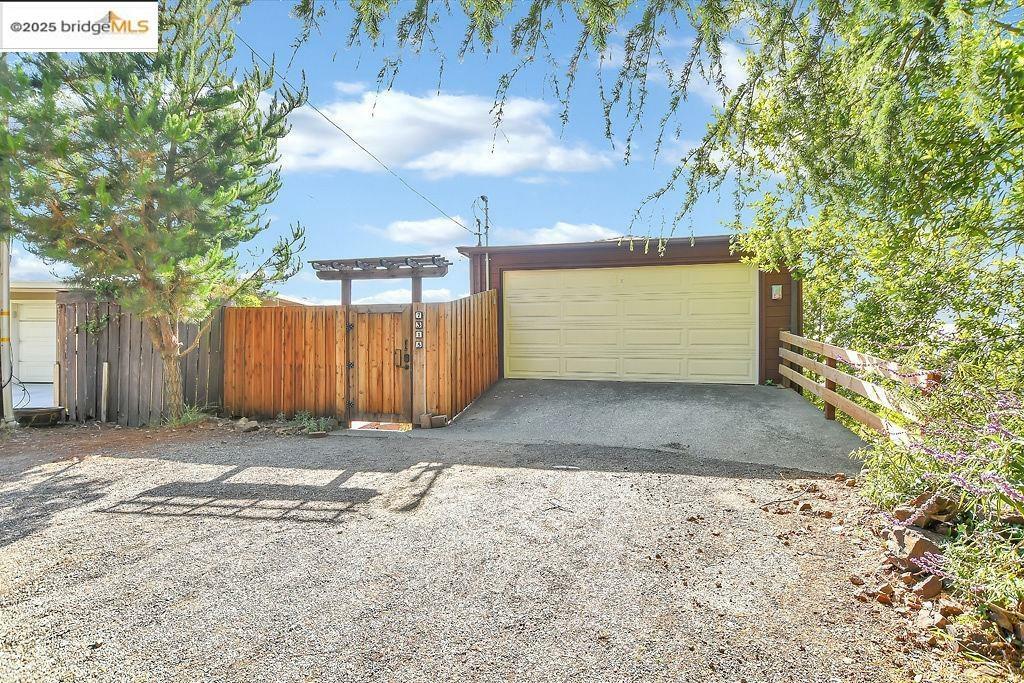 Property Photo: 7315 Skyline Blvd CA 94611
