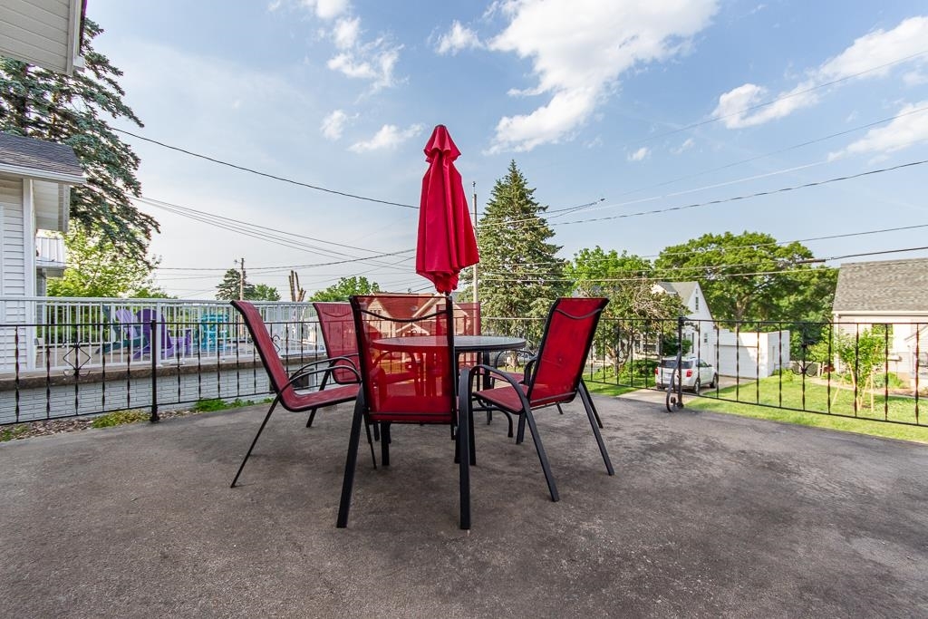 Property Photo:  1723 Lawndale Street  IA 52001 