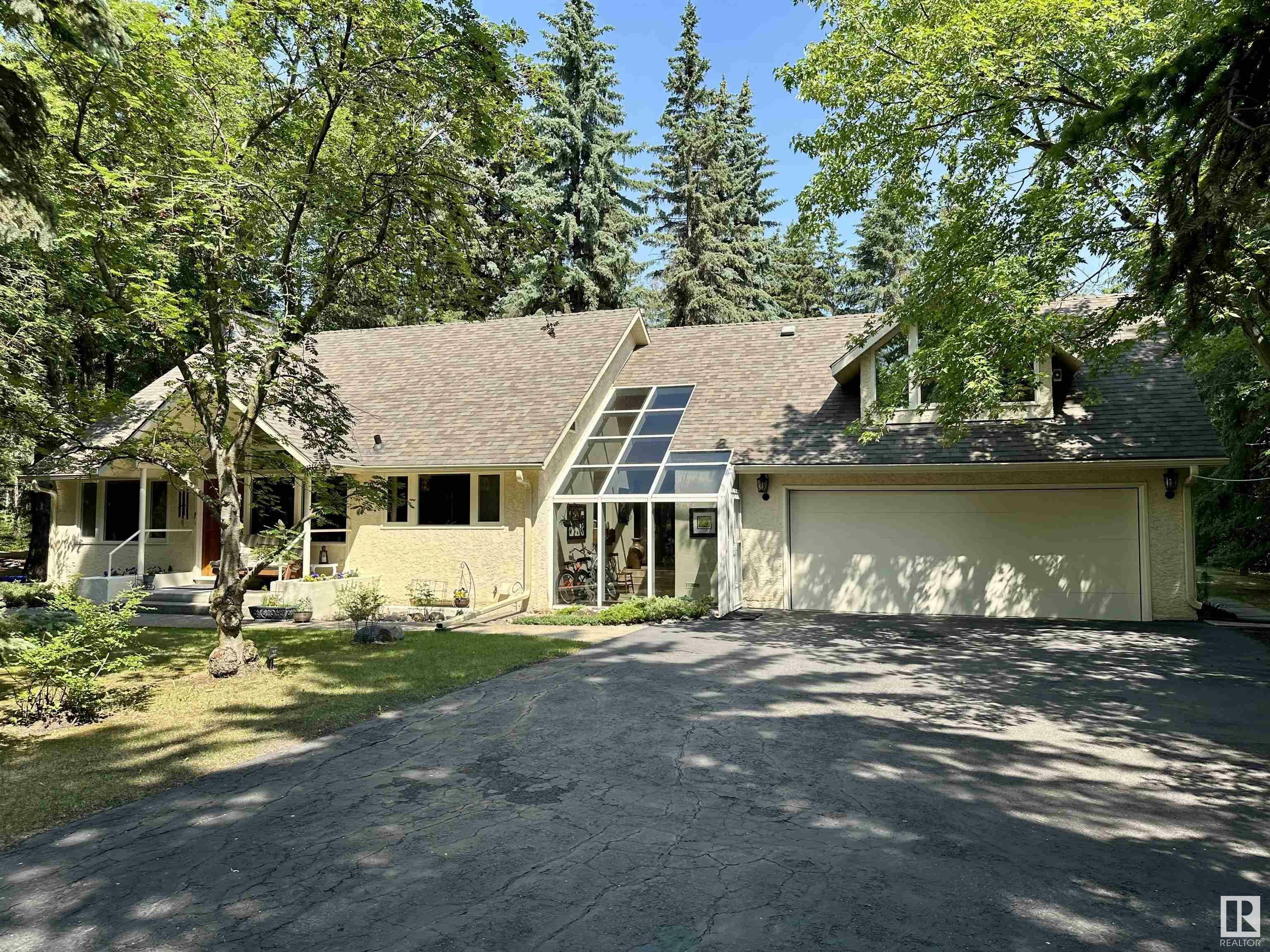 Photo de la propriété: 14 Wedgewood Crescent NW AB T6M 2N4