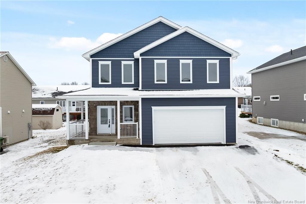 Photo de la propriété:  735 Hillcrest Drive  NB E3A 5K7 
